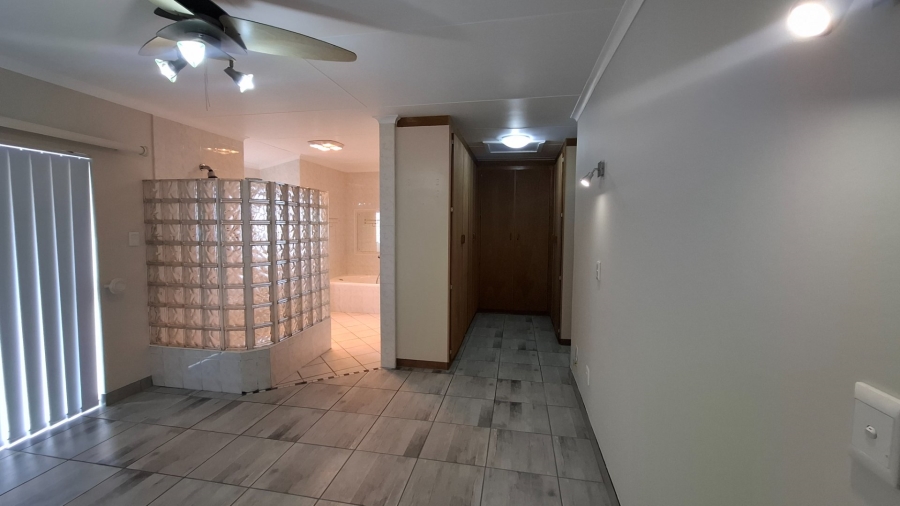 4 Bedroom Property for Sale in Menkenkop Western Cape